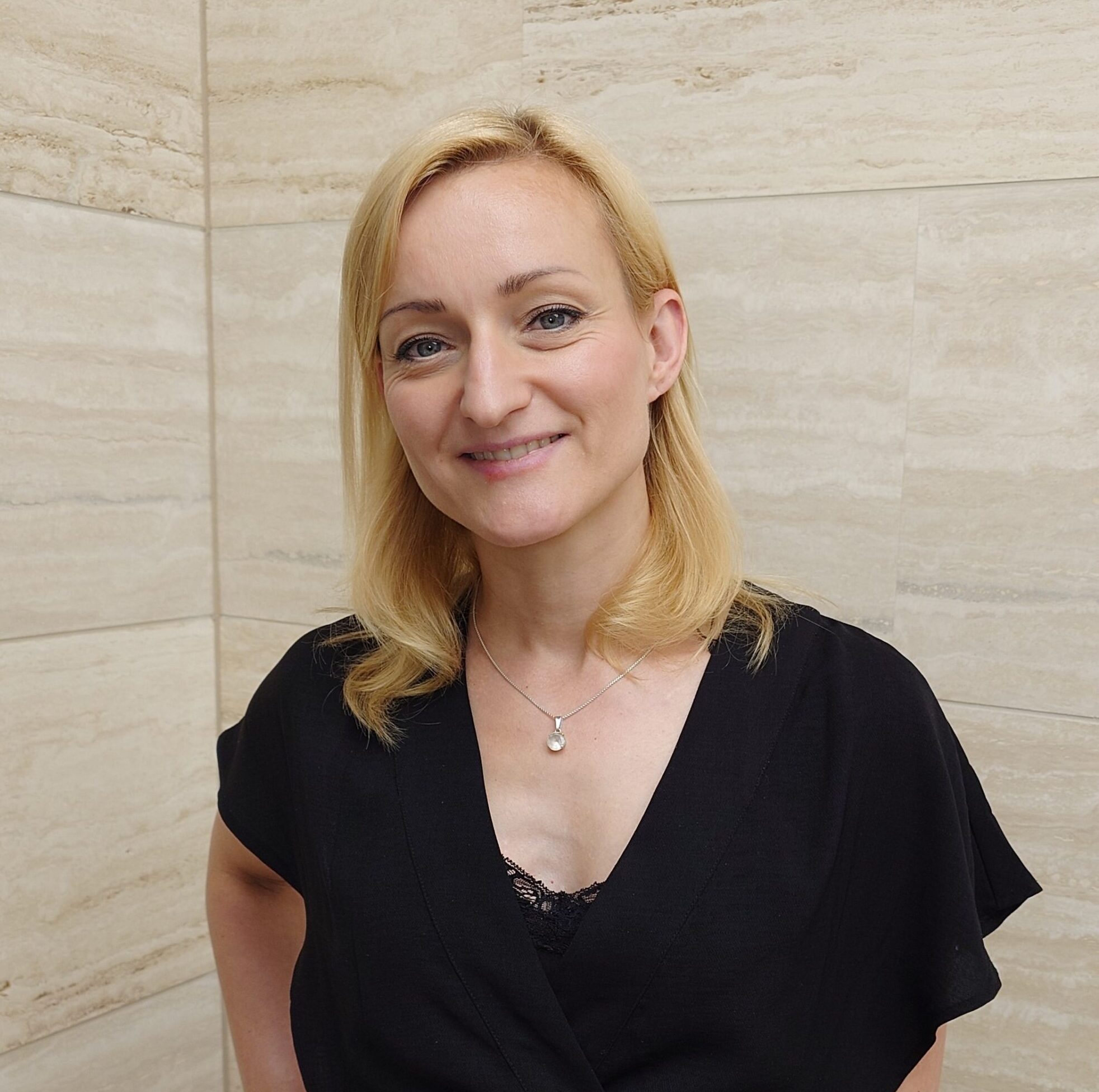 Mrs Hentschel-Knitt